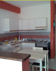 kleines Apartment Kchenbereich mit Essplatz