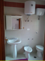 kleines Apartment Bad mit Dusche